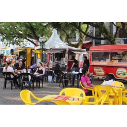 Feira noturna acontece na Praça do Museu de Campo Largo durante janeiro